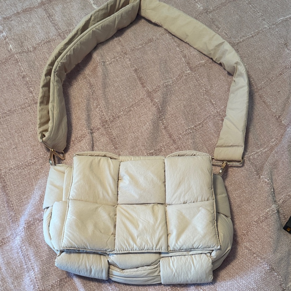 Elegant Cream Quilted Shoulder Bag